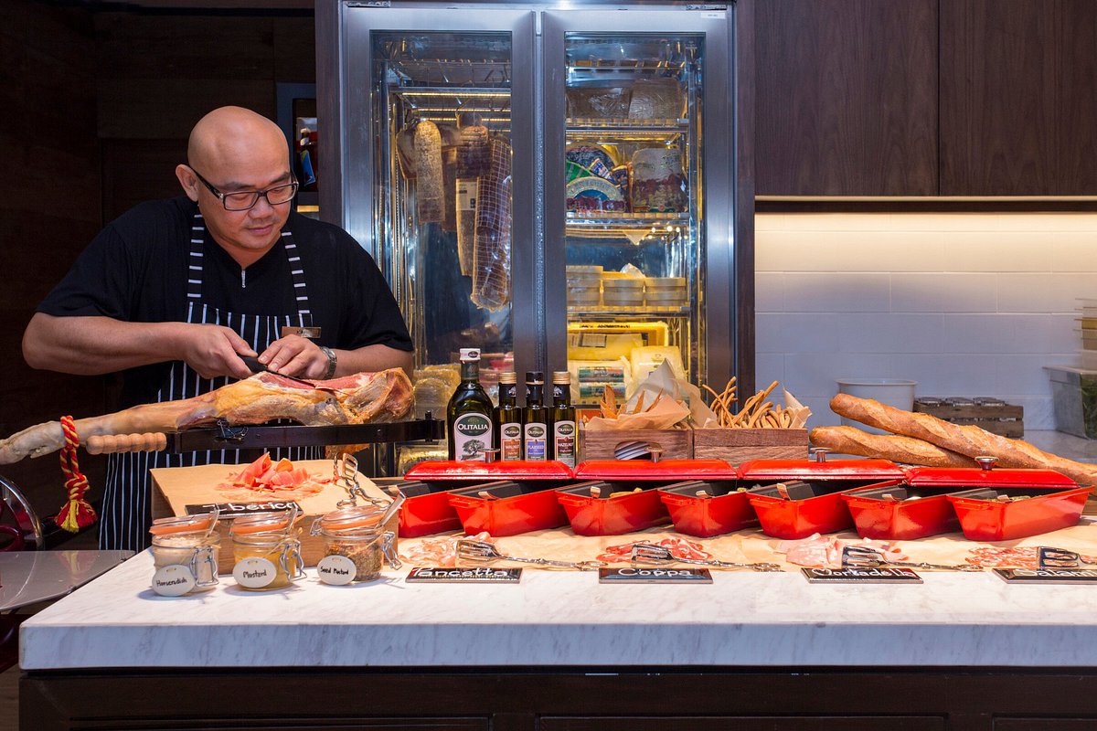 Goji Kitchen + Bar Buffet at Bangkok Marriott Marquis Queen's Park - Thai Pass