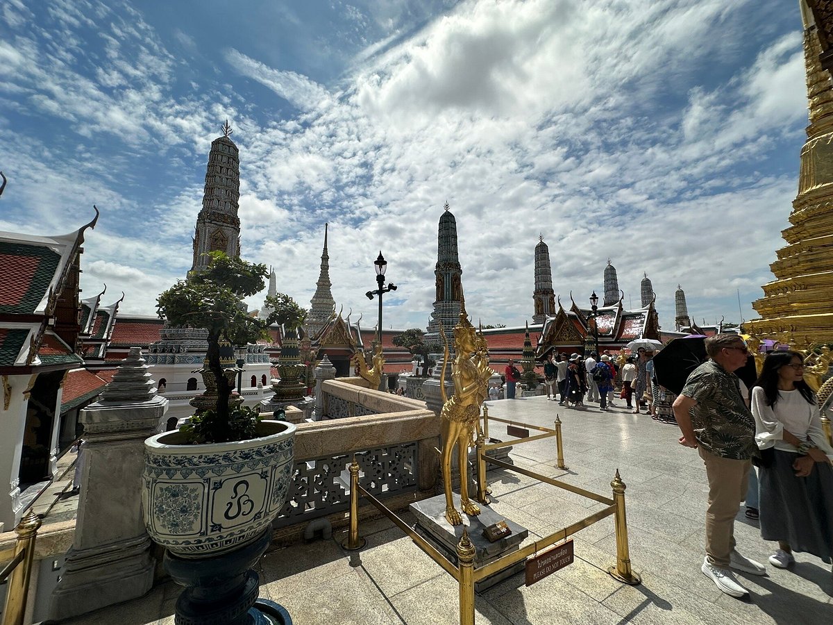 [JOIN TOUR] Guided tour in Grand palace & Emerald Buddha - Thai Pass