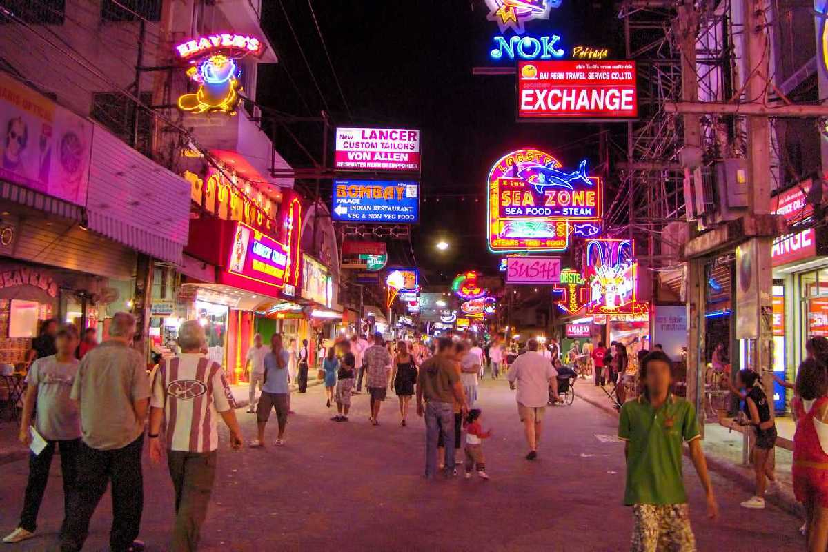 Private Transfer from Hotel in Bangkok to Pattaya Area - Thai Pass