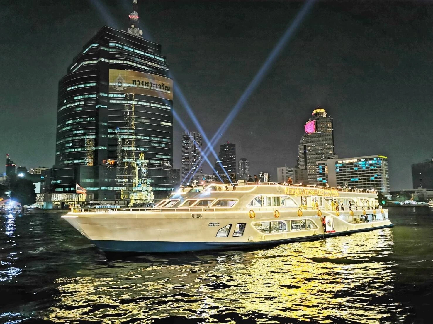 Alangka Cruise at IconSiam Pier no.4_thumbnail_thethaipass.com