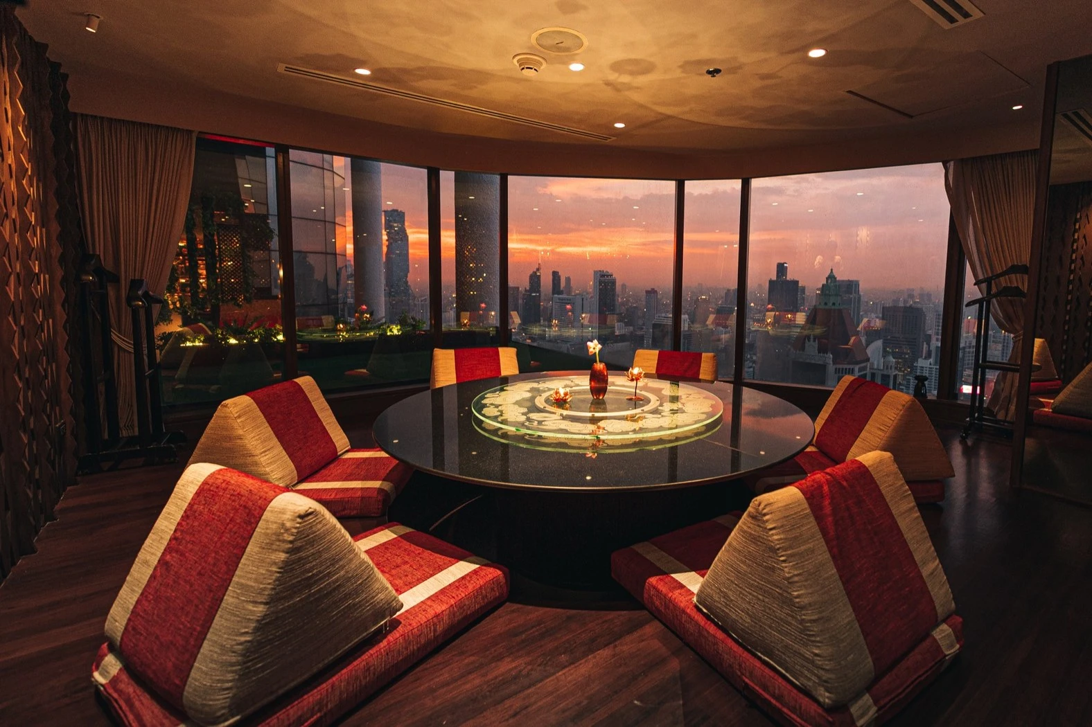 Saffron Contemporary Thai Signature Rooftop Banyan Tree Bangkok_thumbnail_thethaipass.com