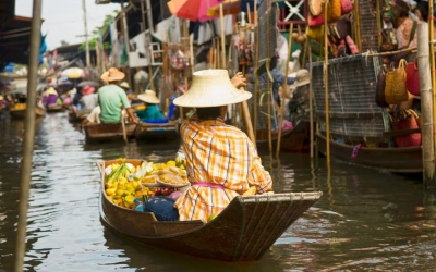 From Bangkok: Meaklong Railway Market and Damnoensaduak Floating Market with English Guide